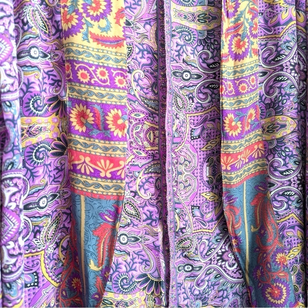 GURU For Life Paisley Print Lightweight Cocoon Kimono with Bold Floral Trim - Picture 2 of 6